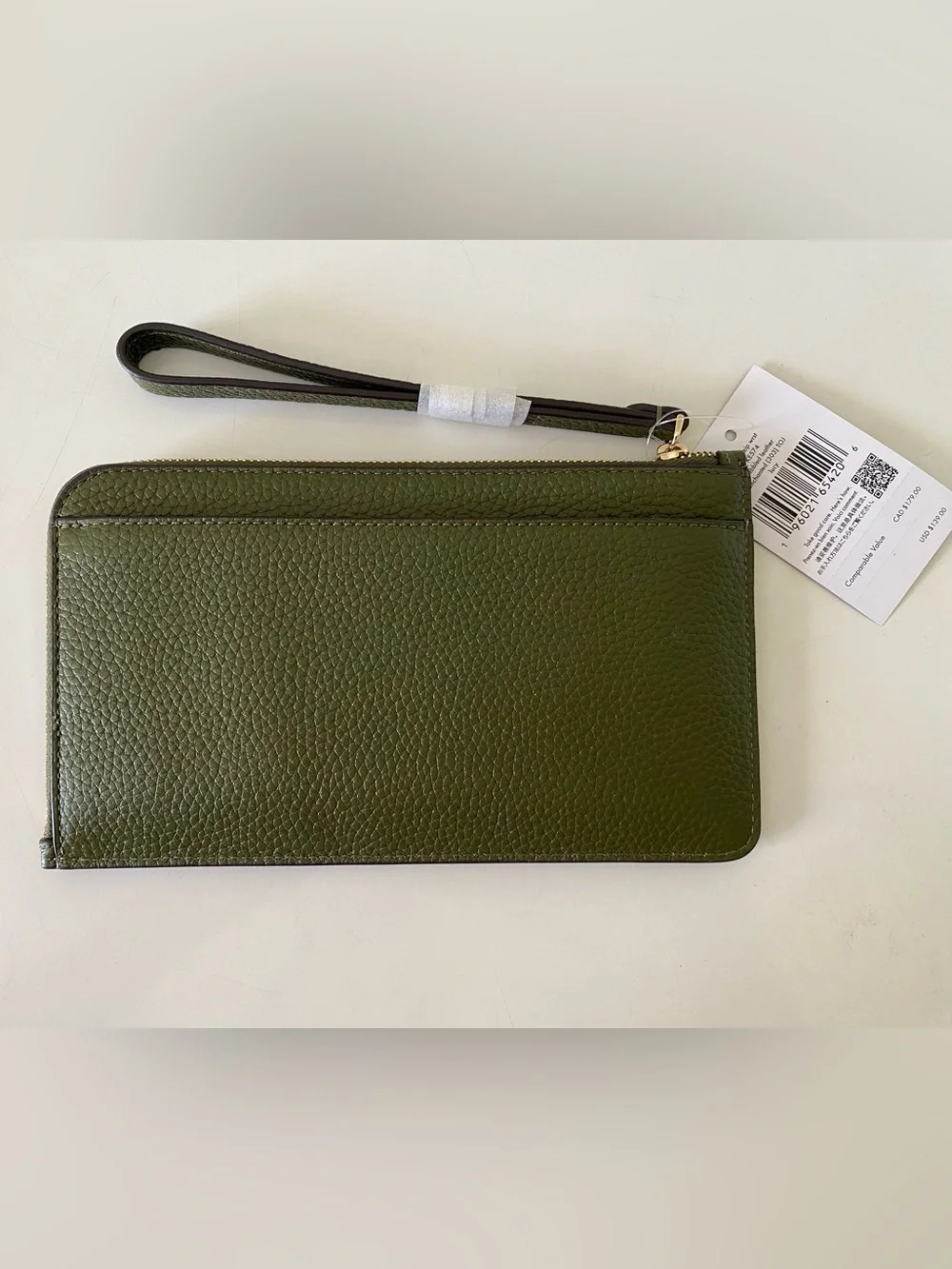 Kate Spade New York Lucy Pebbled Leather Medium L-Zip Wristlet (Enchanted Green)